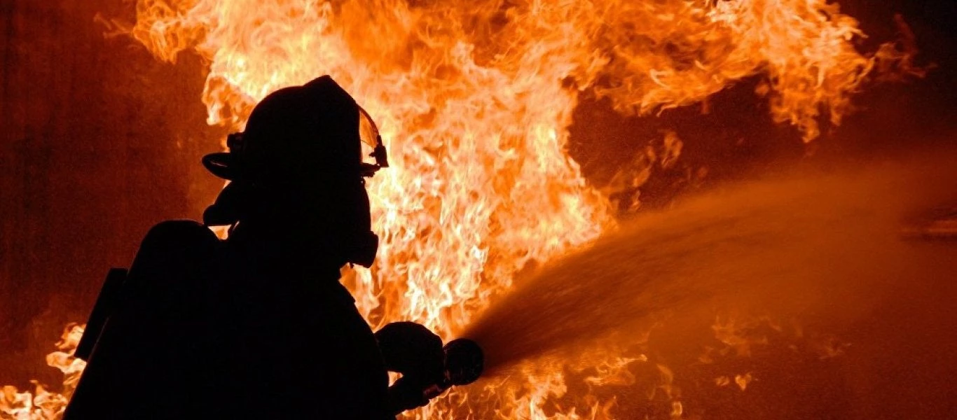 Υπάρχουν νεκροί! Σκληρή μάχη στην περίμετρο των διυλιστηρίων – Κάηκαν βυτιοφόρα και δεξαμενές – Υπό πολιορκία η χώρα